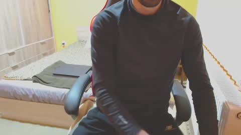 Snapshot of scotty_98 chatting on December 31, 4:04 pm scotty_98 online show from December 31, 4:04 pm