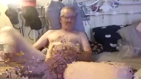 Snapshot of scoutiii chatting on October 8, 9:51 am scoutiii online show from October 8, 9:51 am