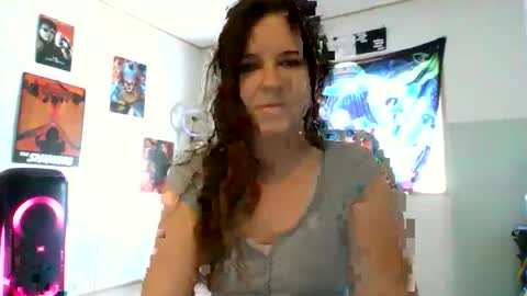 Snapshot of screamqueenp chatting on May 21, 9:22 pm PennyWise online show from May 21, 9:22 pm