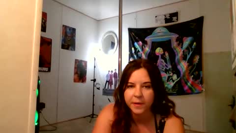 Snapshot of screamqueenp chatting on May 25, 6:08 am PennyWise online show from May 25, 6:08 am