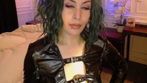 screendoll online show from March 2, 6:16 am