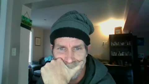 Snapshot of scroach11 chatting on January 29, 6:18 pm GettOffMyLawn online show from January 29, 6:18 pm