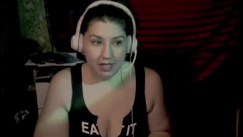 Snapshot of scumbagsmith chatting on December 29, 11:40 am Danni online show from December 29, 11:40 am