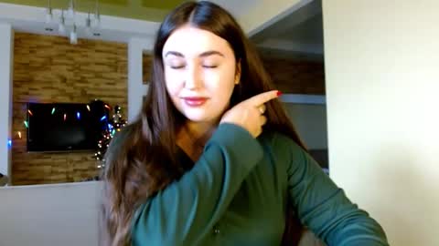 Elizabeth  online show from December 14, 9:36 am