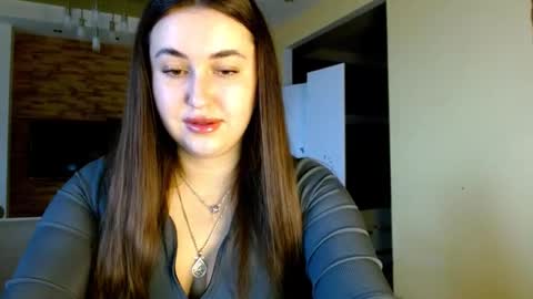 Elizabeth  online show from February 14, 9:39 am