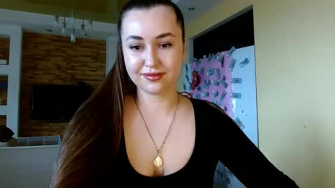 Elizabeth  online show from May 26, 9:05 am