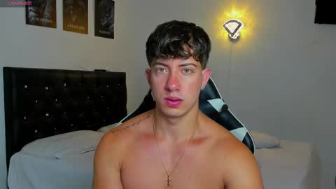 Snapshot of sean_brownx chatting on March 17, 10:18 am Sean online show from March 17, 10:18 am