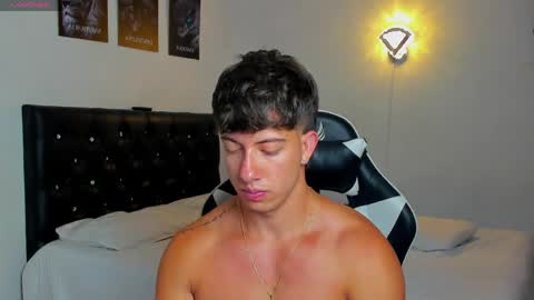 Snapshot of sean_brownx chatting on April 1, 1:41 pm Sean online show from April 1, 1:41 pm