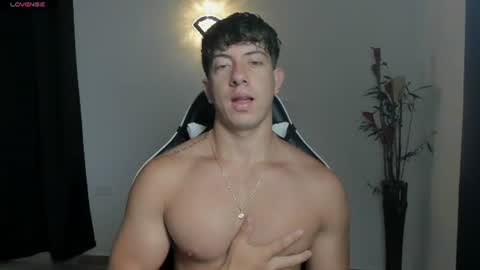 Snapshot of sean_brownx chatting on June 25, 11:15 am Sean online show from June 25, 11:15 am