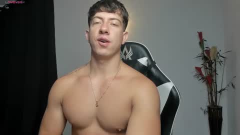 Snapshot of sean_brownx chatting on June 27, 11:48 am Sean online show from June 27, 11:48 am