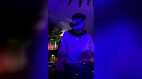 seanplushouse online show from February 28, 7:42 am