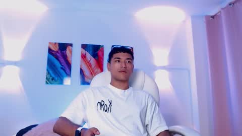 Snapshot of seanstonee chatting on March 25, 1:22 am Sean online show from March 25, 1:22 am