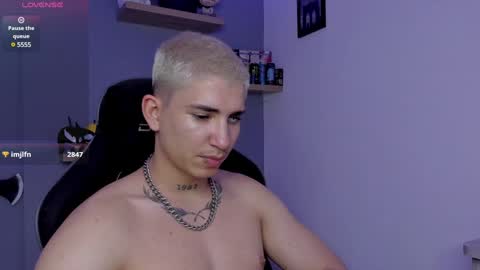 Snapshot of sebas__23 chatting on December 4, 11:13 pm Sebastin online show from December 4, 11:13 pm