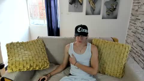 Snapshot of sebas_jusa chatting on July 15, 12:43 pm sebas jusa online show from July 15, 12:43 pm