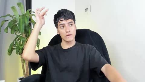 sebastian online show from December 19, 1:18 pm