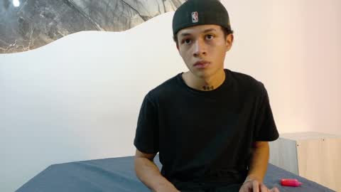 Snapshot of sebastian42_ chatting on May 25, 8:26 pm sebastian42_ online show from May 25, 8:26 pm