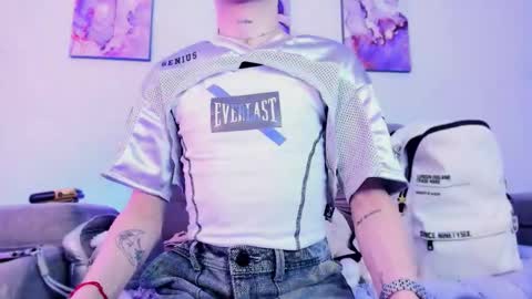     .  INDEPENDENT MODEL online show from March 1, 4:31 pm