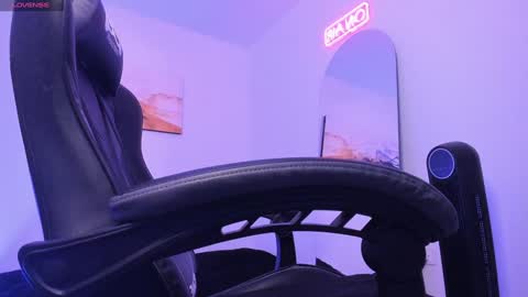 Snapshot of sebastianortizm chatting on December 28, 11:26 pm Lucian Sinclair online show from December 28, 11:26 pm