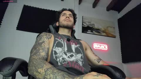Snapshot of sebastianortizm chatting on April 22, 2:58 am Lucian Sinclair online show from April 22, 2:58 am