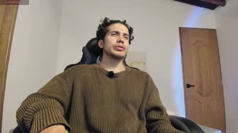 Snapshot of sebastianortizm chatting on May 18, 2:51 am Lucian Sinclair online show from May 18, 2:51 am