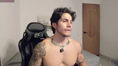 Snapshot of sebastianortizm chatting on May 21, 2:29 am Lucian Sinclair online show from May 21, 2:29 am