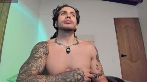 Snapshot of sebastianortizm chatting on May 27, 2:08 am Lucian Sinclair online show from May 27, 2:08 am