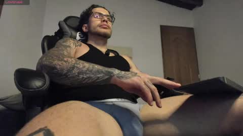 Snapshot of sebastianortizm chatting on May 29, 2:53 am Lucian Sinclair online show from May 29, 2:53 am