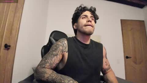 Snapshot of sebastianortizm chatting on May 31, 3:15 am Lucian Sinclair online show from May 31, 3:15 am
