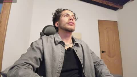 Snapshot of sebastianortizm chatting on May 31, 9:05 pm Lucian Sinclair online show from May 31, 9:05 pm