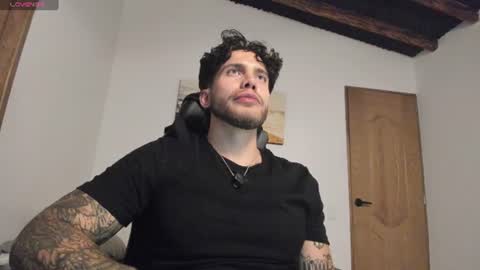 Snapshot of sebastianortizm chatting on June 21, 1:08 am Lucian Sinclair online show from June 21, 1:08 am