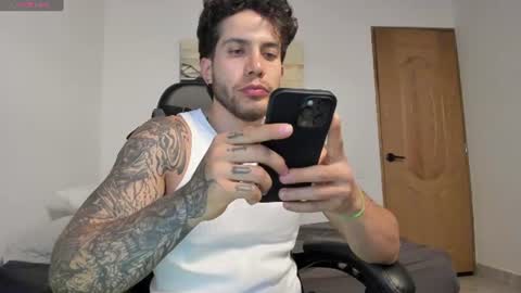 Snapshot of sebastianortizm chatting on July 15, 2:17 am Lucian Sinclair online show from July 15, 2:17 am