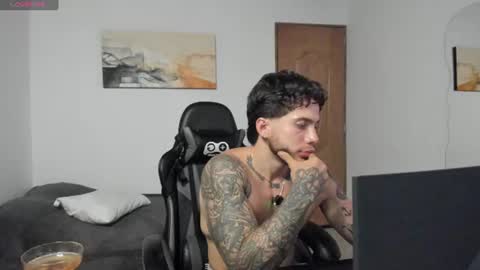 Snapshot of sebastianortizm chatting on August 2, 1:04 am Lucian Sinclair online show from August 2, 1:04 am