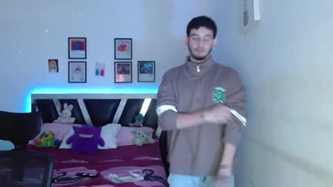 Snapshot of sebasxxl12 chatting on February 25, 9:24 pm Sebas online show from February 25, 9:24 pm