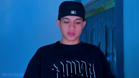 Sebastian online show from November 16, 8:25 pm