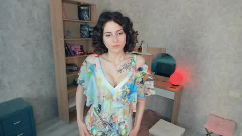 Mia online show from May 14, 7:37 am