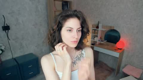 Mia online show from May 22, 5:58 am