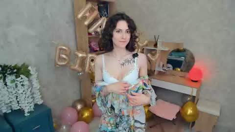 Mia online show from June 12, 5:28 am