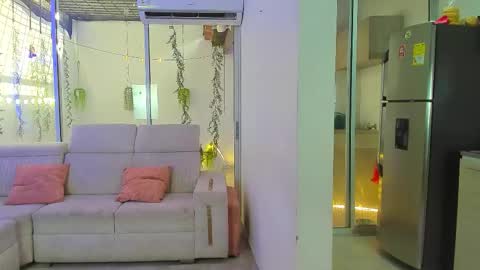 Snapshot of secrethause71605 chatting on February 2, 9:13 pm NIKOL online show from February 2, 9:13 pm