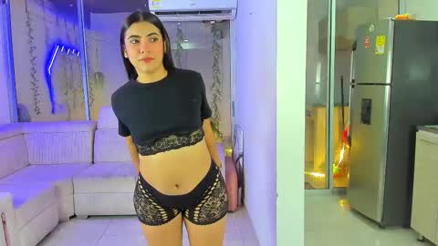 Snapshot of secrethause71605 chatting on February 5, 5:12 am NIKOL online show from February 5, 5:12 am