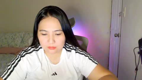 Snapshot of secretlover010101 chatting on May 21, 7:26 am MILAN online show from May 21, 7:26 am