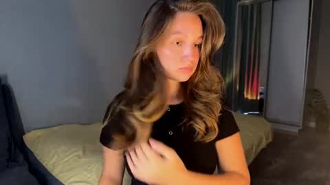 Snapshot of secretnaya_girl chatting on July 4, 8:20 am Alina online show from July 4, 8:20 am