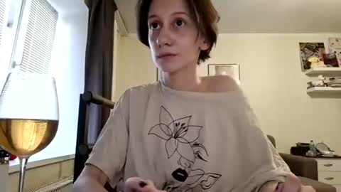 Snapshot of secrettt_poison chatting on June 19, 3:16 pm secrettt_poison online show from June 19, 3:16 pm