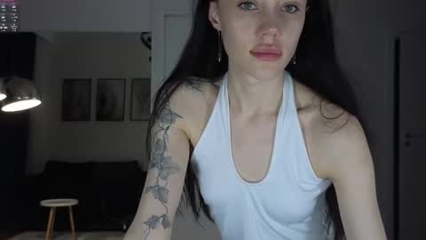 Snapshot of seduced_by_sara chatting on October 9, 8:40 pm Sara online show from October 9, 8:40 pm