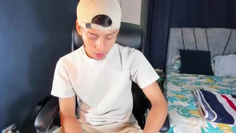 Snapshot of seductive_angel1 chatting on October 7, 2:53 am Angel online show from October 7, 2:53 am