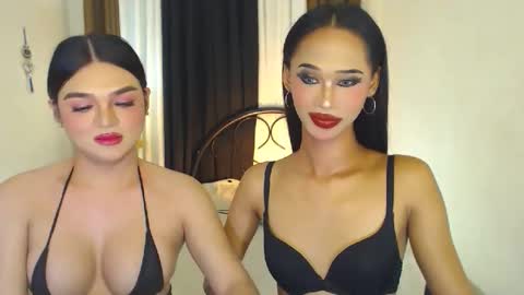 Snapshot of seductive_ashly chatting on June 4, 2:17 am ashly online show from June 4, 2:17 am