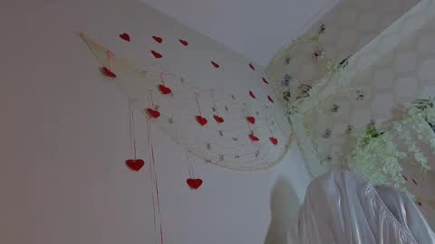 Snapshot of seductive_flower chatting on April 18, 9:57 am Mali online show from April 18, 9:57 am