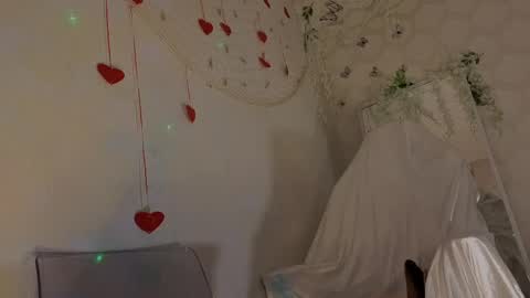 Snapshot of seductive_flower chatting on April 19, 10:14 am Mali online show from April 19, 10:14 am