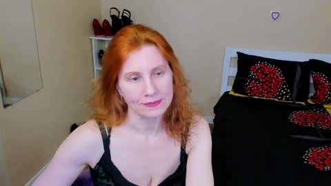 Snapshot of seductive_foxy_ chatting on April 17, 1:25 pm seductive_foxy_ online show from April 17, 1:25 pm