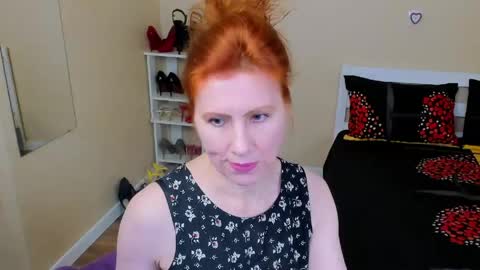 Snapshot of seductive_foxy_ chatting on April 25, 11:57 am seductive_foxy_ online show from April 25, 11:57 am