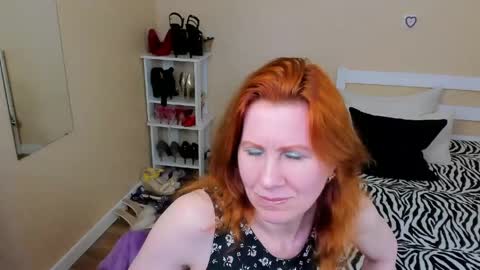 Snapshot of seductive_foxy_ chatting on May 3, 2:50 am seductive_foxy_ online show from May 3, 2:50 am